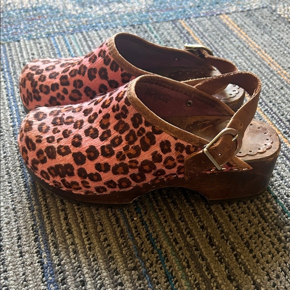 Hanna Andersson Pink Leopard Kids Leather Clogs - Picture 1 of 5